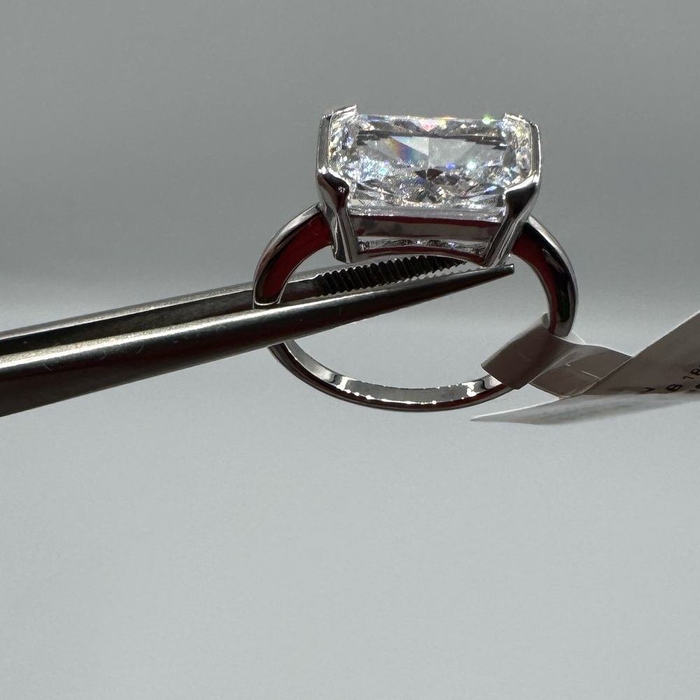 18k 3ct Radiant Cut Ring - Picture 8 of 15